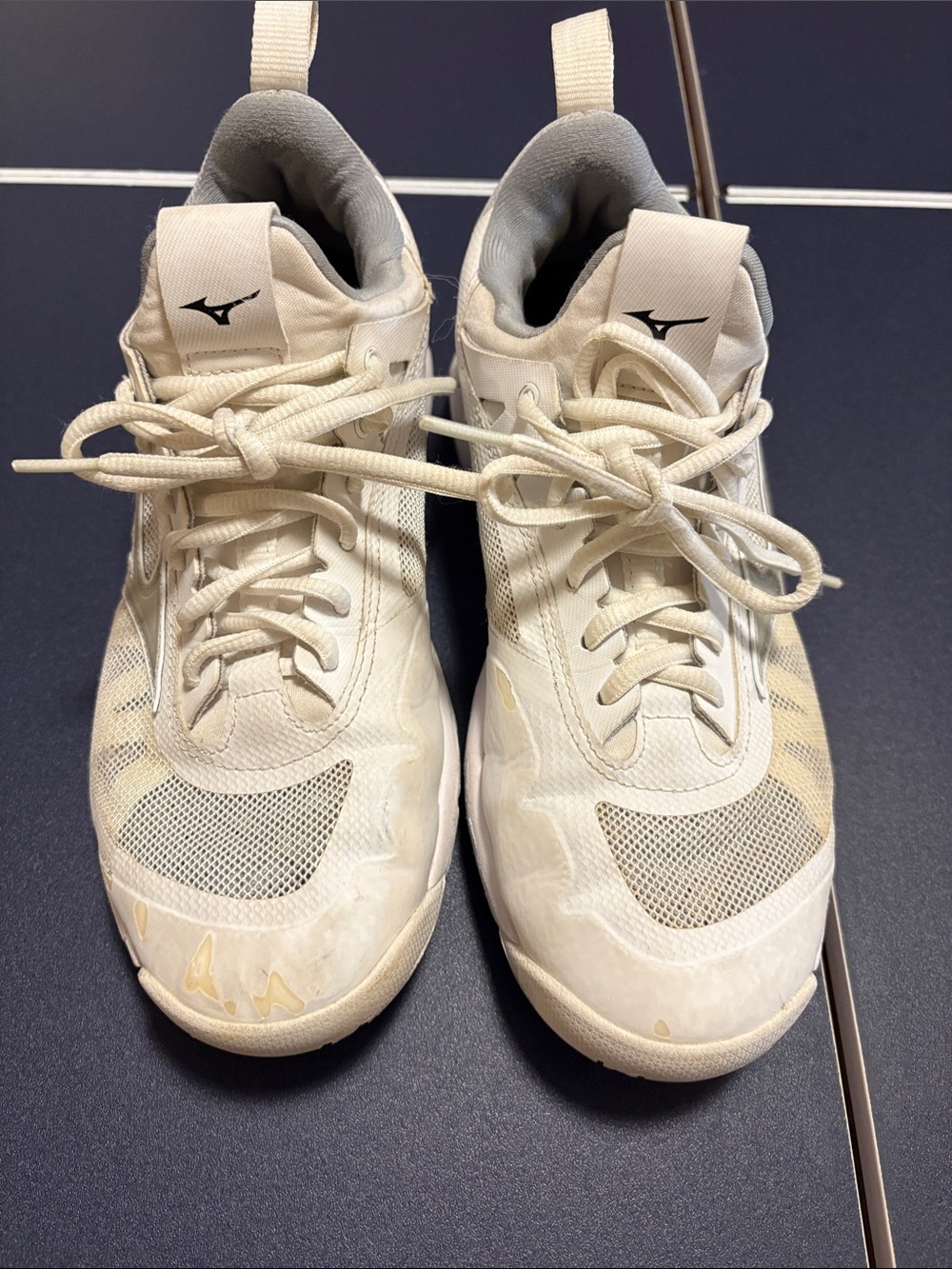 Mizuno Cream and Light Gray volleyball shoes size 7